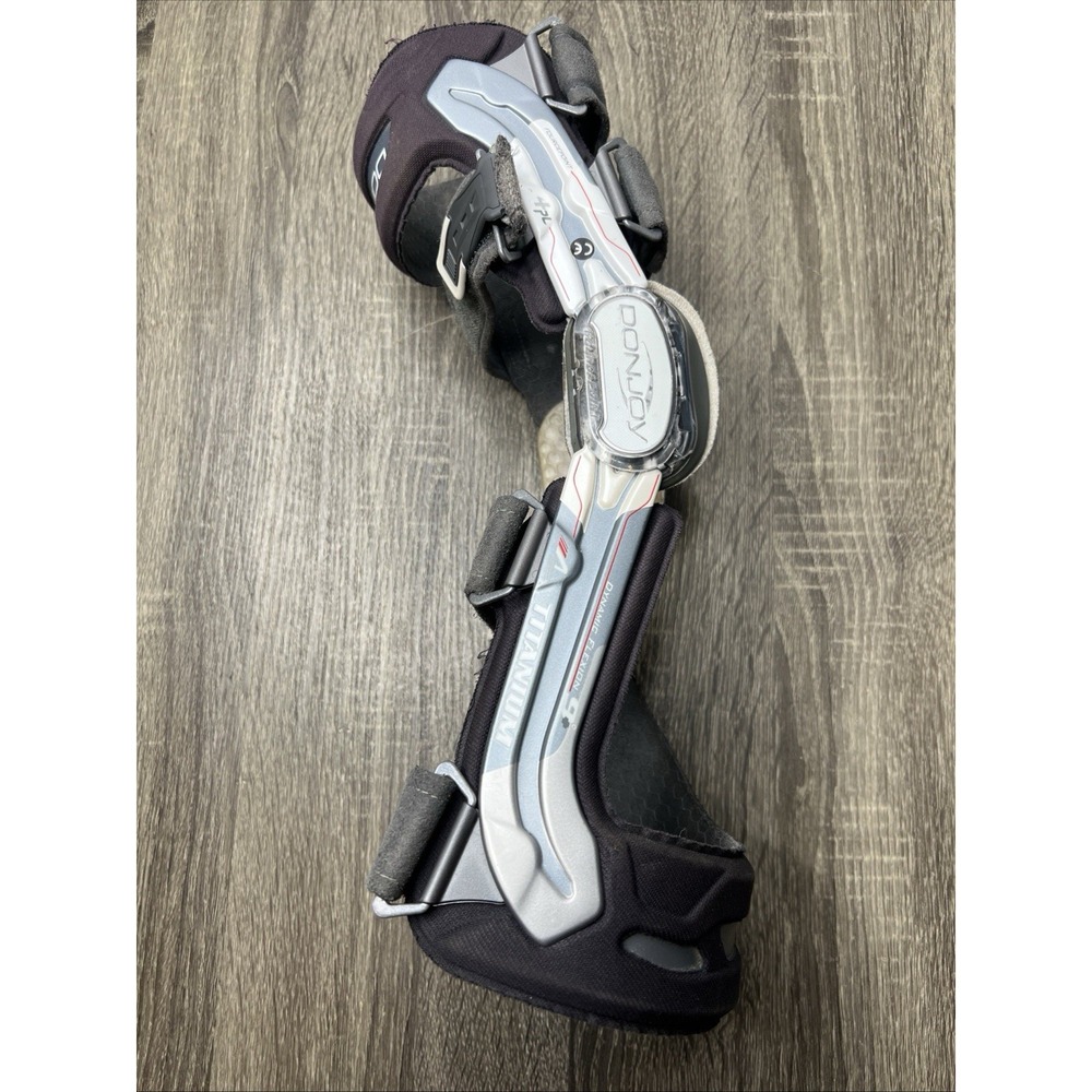 LEFT DONJOY A22 Titanium 4PL FourcePoint 9+ Dynamic Flexion Knee Brace